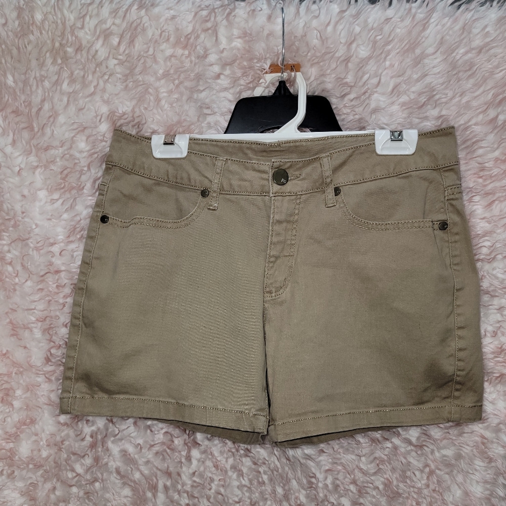Vintage Faded Glory shorts sz 8 5in inseam tan